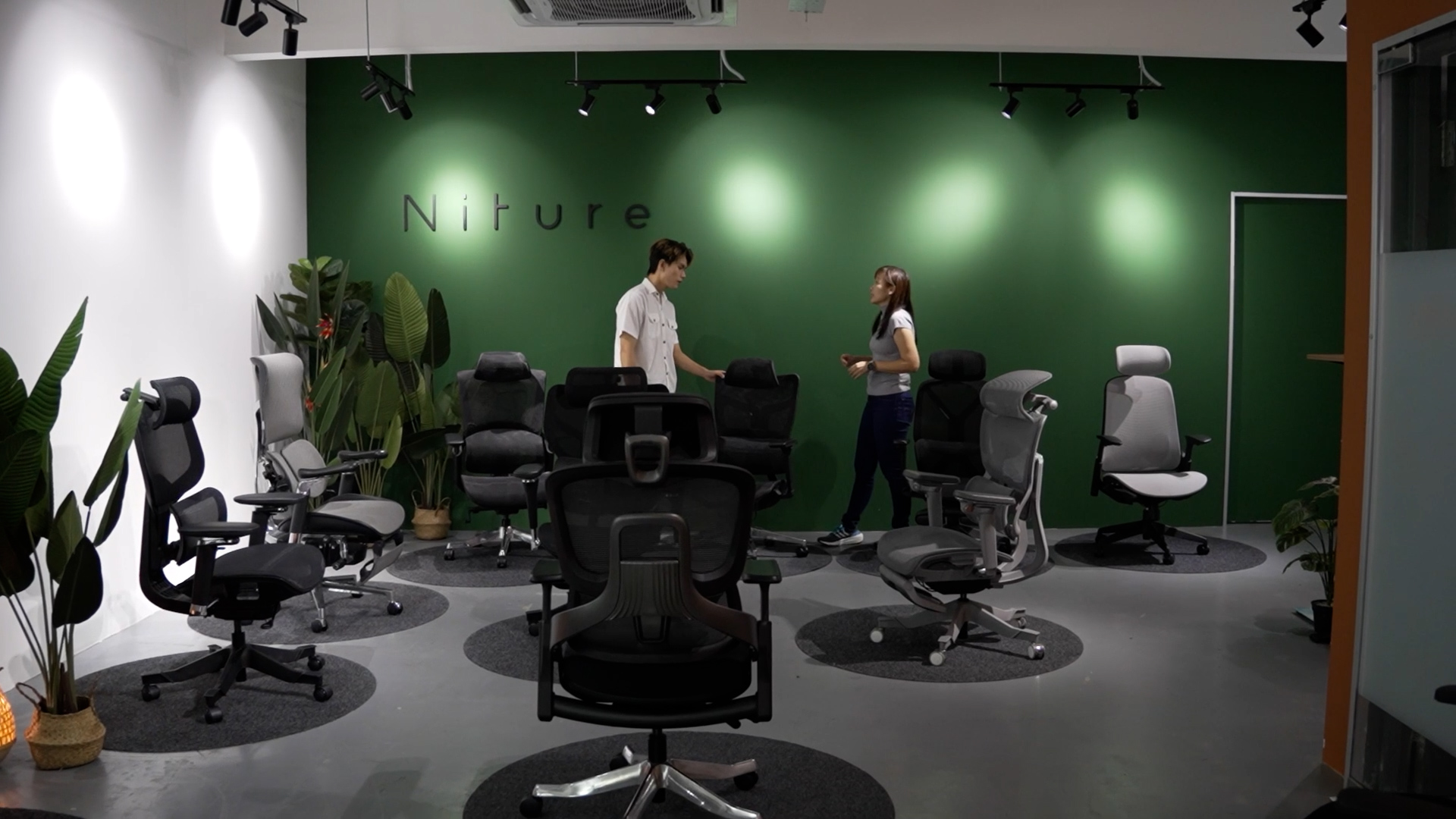 Niture consultant providing personalized ergonomic chair fitting at the Puchong showroom