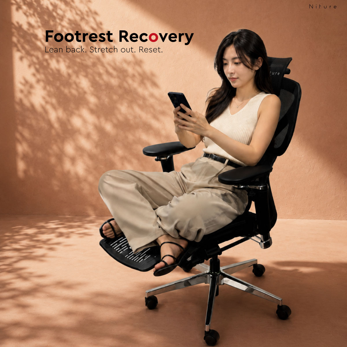 Hammock 1 retractable footrest recovery position