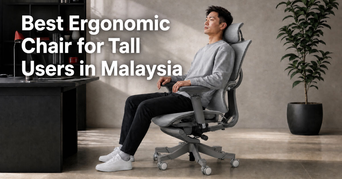 Tall user checking seat depth and headrest fit on a Niture ergonomic chair