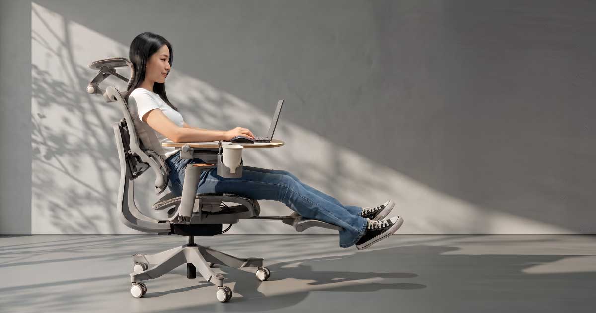 Niture ergonomic chair with retractable footrest extended during supported recline